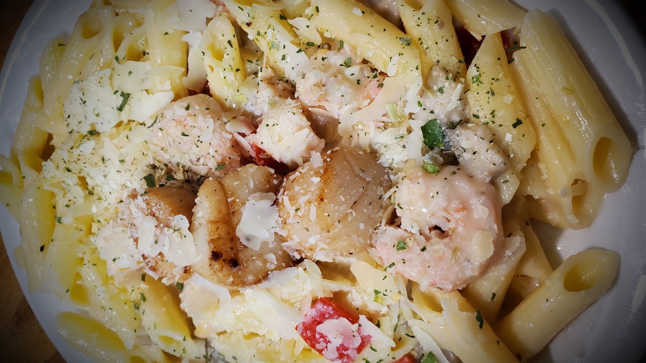 Shrimp & Scallop Penne Pasta Alfredo
