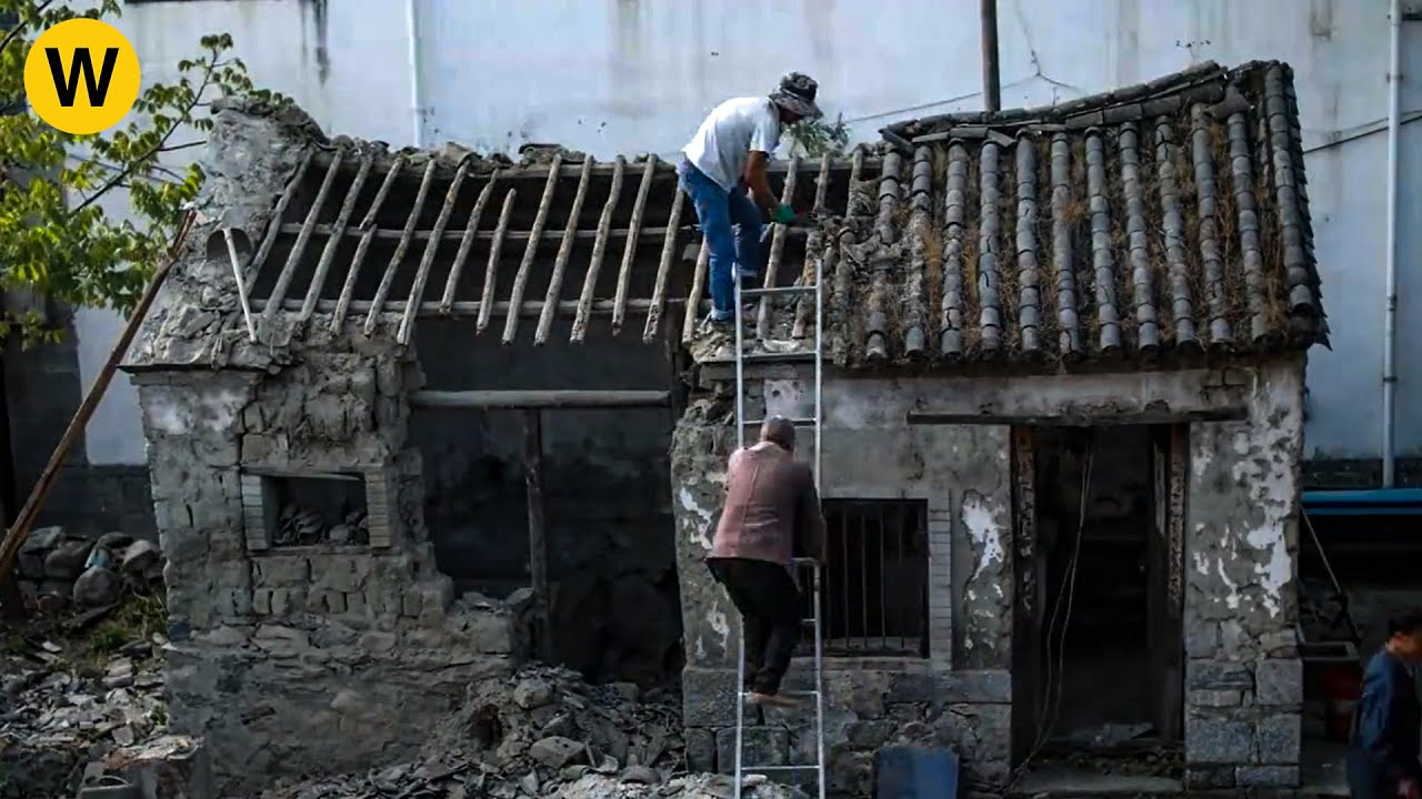 The grandparents burst into tears when they saw their grandchild renovating the rotten house