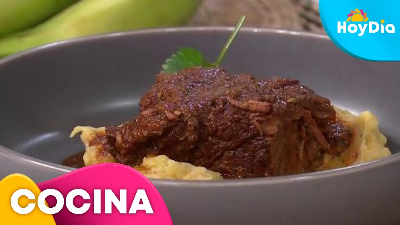 En Hoy día aprendimos a cocinar una costilla de res con fufú