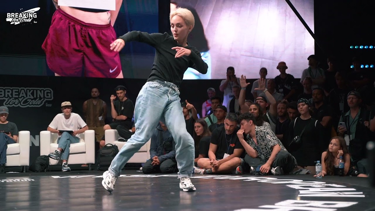 Madmax (Belgium) vs Vavi (Russia) ★ BGirls Semifinal ★ 2021 WDSF European Breaking Championships