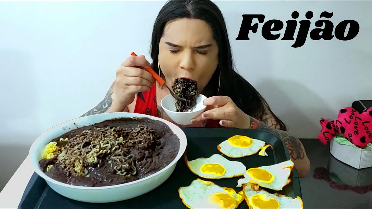 Creme de feijão preto com Miojo e ovos - Asmr Mukbang Comida - Jja-Jang-Myun Noodles