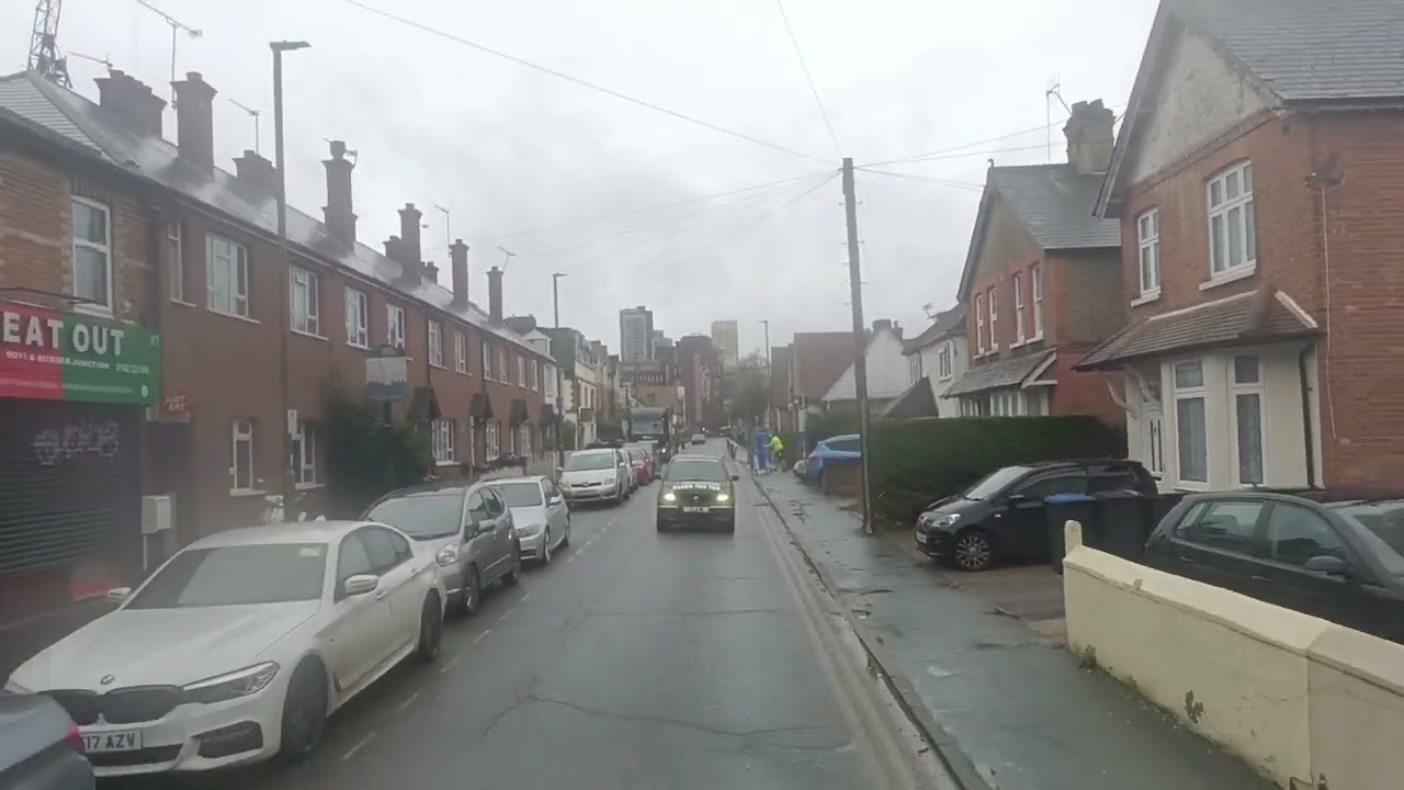 🇬🇧 BUS JOURNEY | Falcon Coaches 456: Woking ➔ Staines
