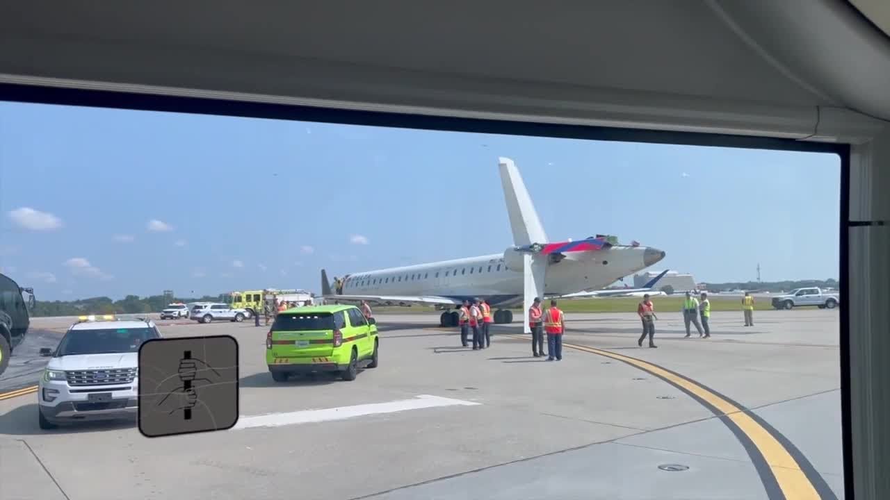 Planes collide in Atlanta knocking tail off Bombardier CRJ900