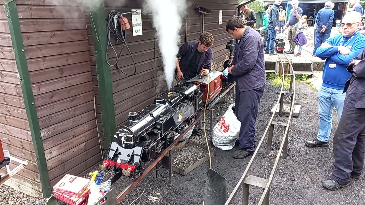 ECHILLS WOOD RAILWAY   Standard Gauge            Weekend               09 to 11  07  21