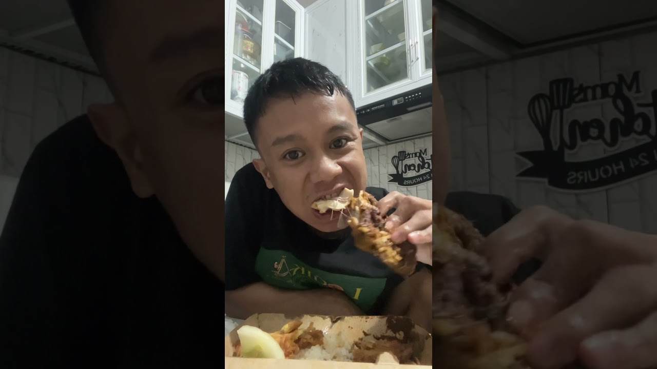 Menu sahurnya ayam bakar gaess biar tahan puasanya😂#mukbang #viral #fyp #ramadhan