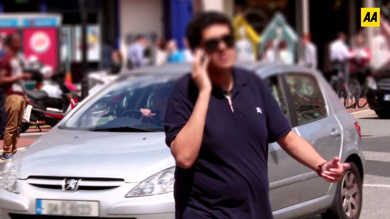 Mobile phone use while crossing the road