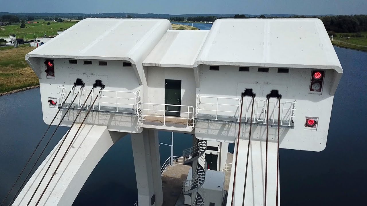 Het gerenoveerde sluis- en stuwcomplex Amerongen