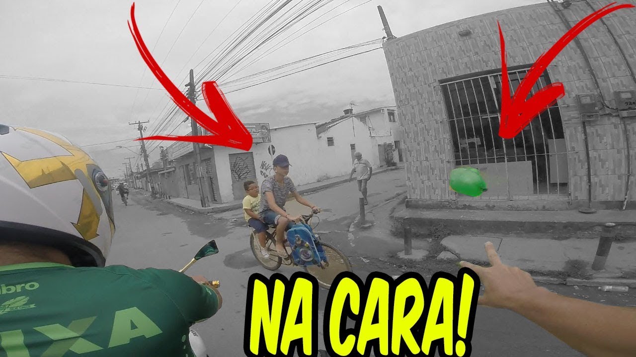 DESAFIO JOGANDO BEXIGA DE ÁGUA EM DESCONHECIDOS  - MOTOVLOG DO GALEROSO