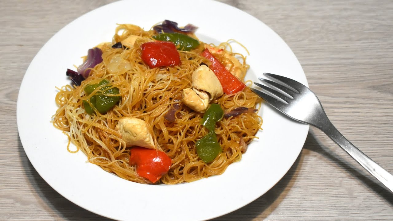 Fideos Chinos fritos con pollo - Chow Mein de Pollo