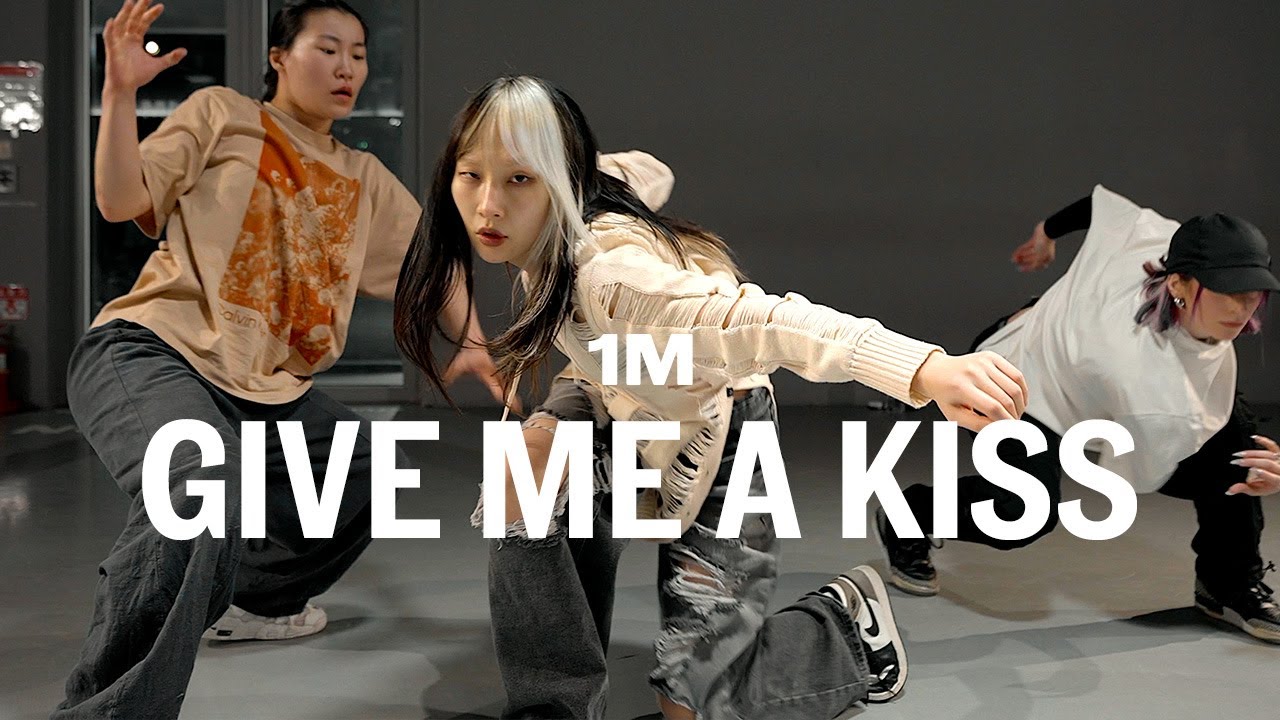 Lolo Zouaï - Give Me a Kiss / Woonha Choreography