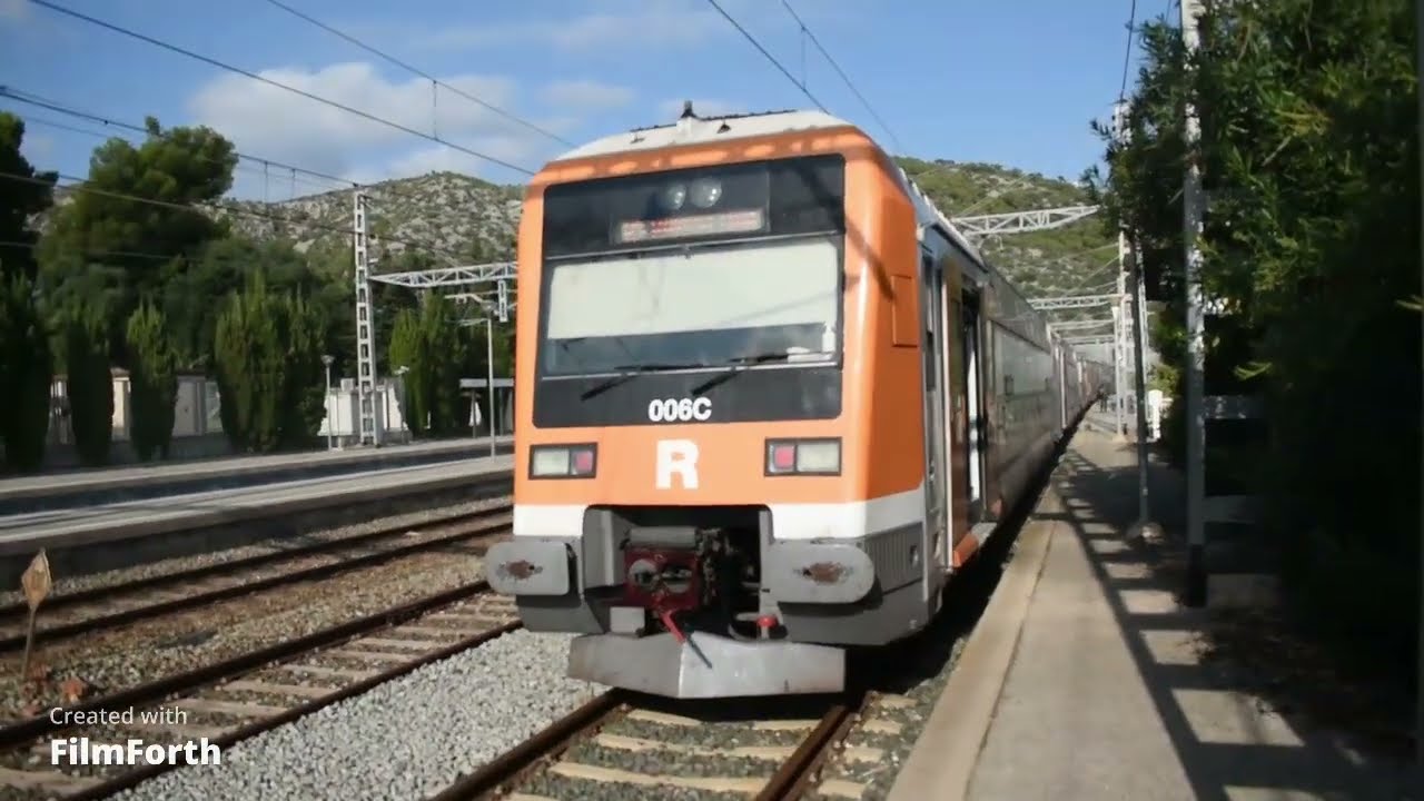 Diferentes trenes por el Garraf