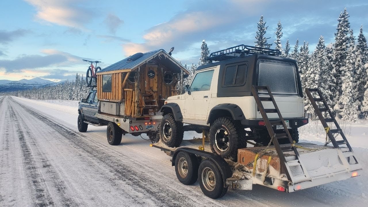 HOW EASY IS IT? | CROSSING THE CANADIAN BORDER INTO ALASKA.