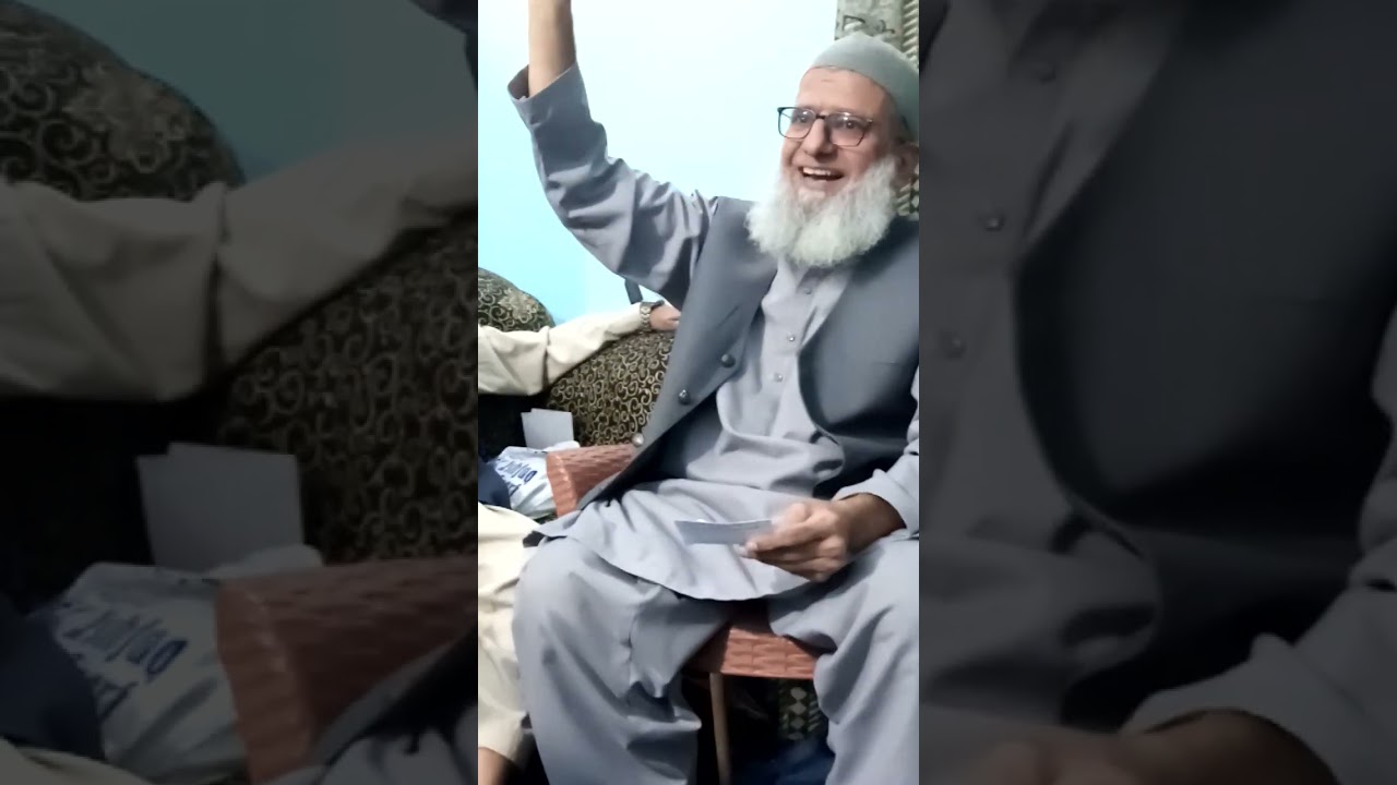 شارق رشید، سلام گزار ادبی فورم کی ماہانہ نشست میں سلام پیش کرتے ہوئے. نومبر 2025 