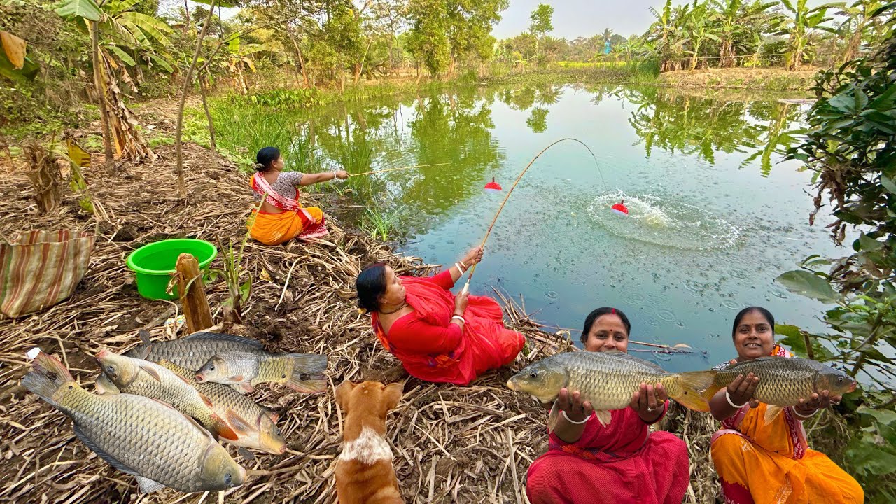 Fishing Video || Village lady know how to catch fish using all kinds of techniques || Hook fishing