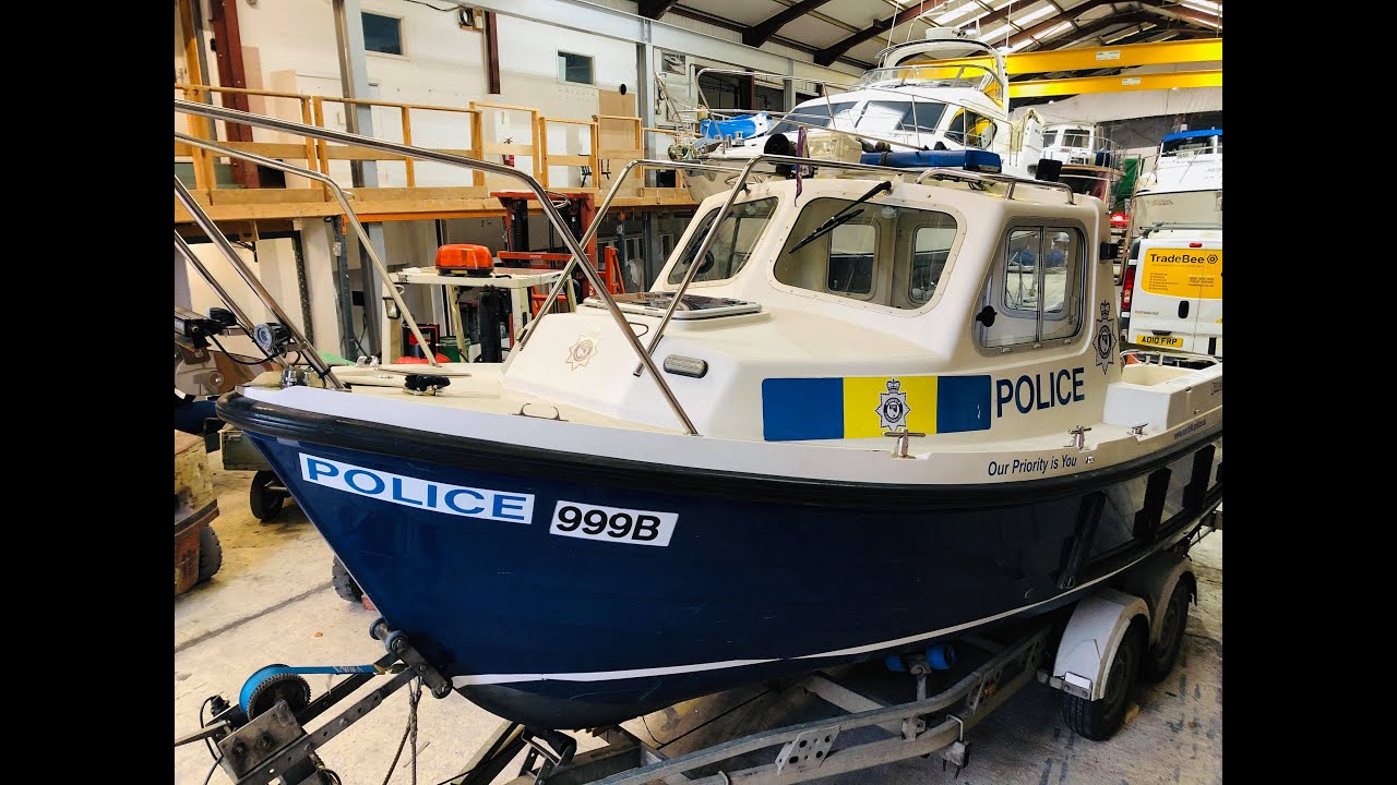 Broom Raymarine Axiom Installation for BroadsBeat