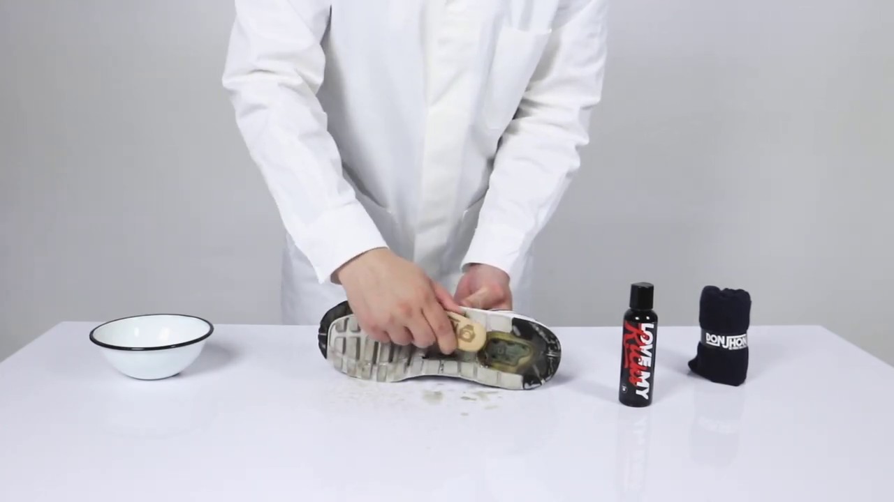 How to clean Nike Air Max Zero Brought back to life with Don Jhon Shampoo Cleaning Solution.