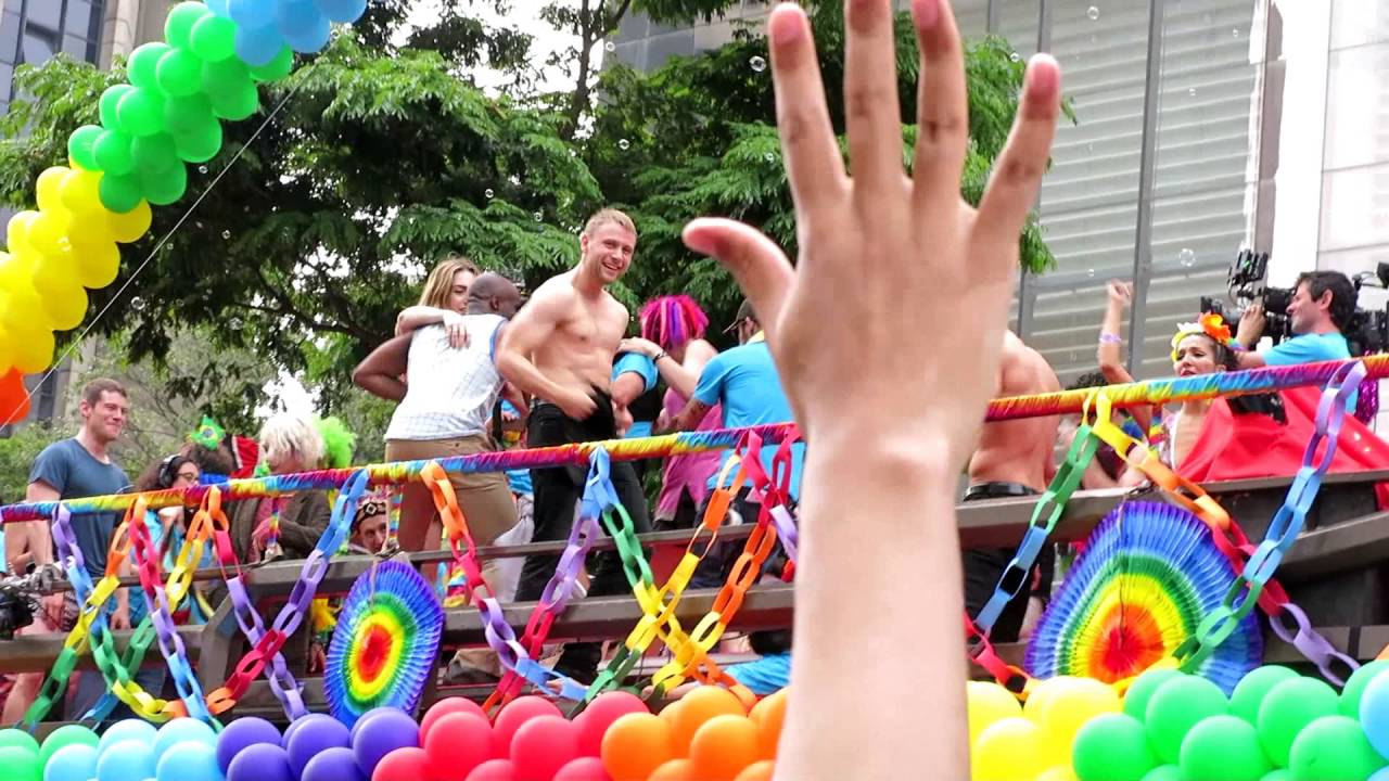 sense8 na 20ª parada lgbt de são paulo 2016