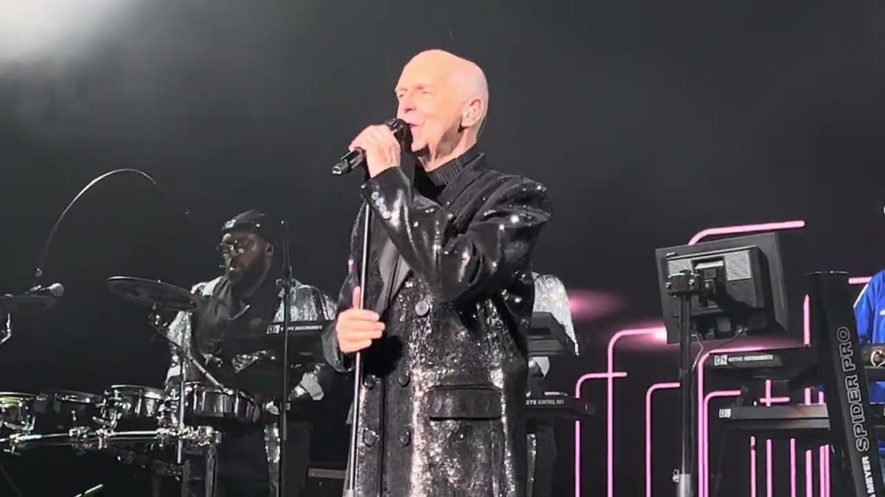 PET shop boys - Being Boring en vivo Teatro Caupolicán 2026 - 