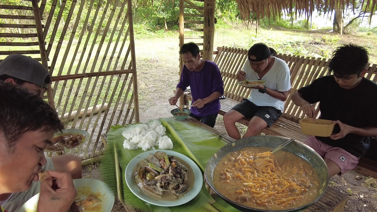 BUHAY PROBINSYA | Cooking Ginataang tulingan na may talong at loming Batangas 
