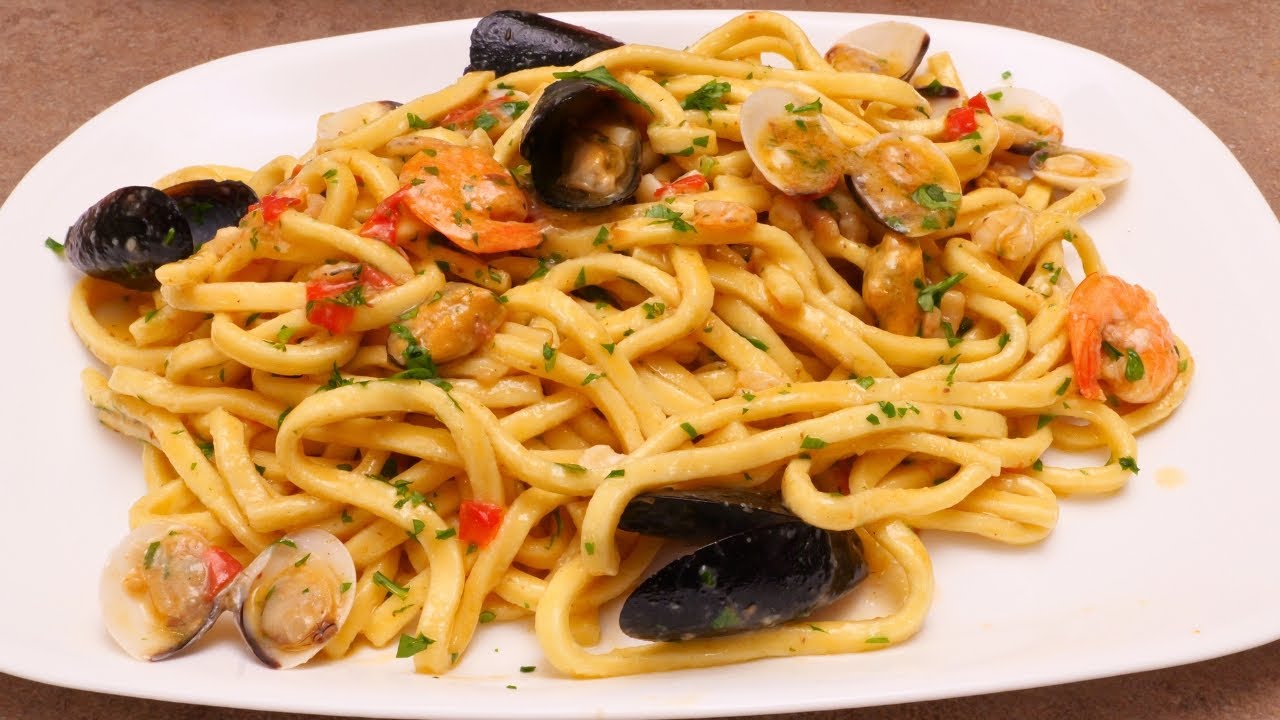 SCIALATIELLI ALLO SCOGLIO CON MISTO PESCE SURGELATO