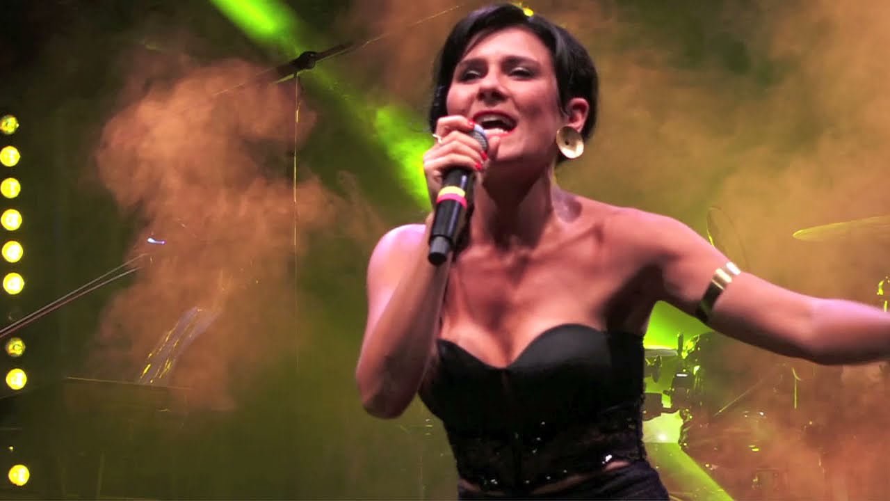 Passione Live - Caravan Petrol -  Flo