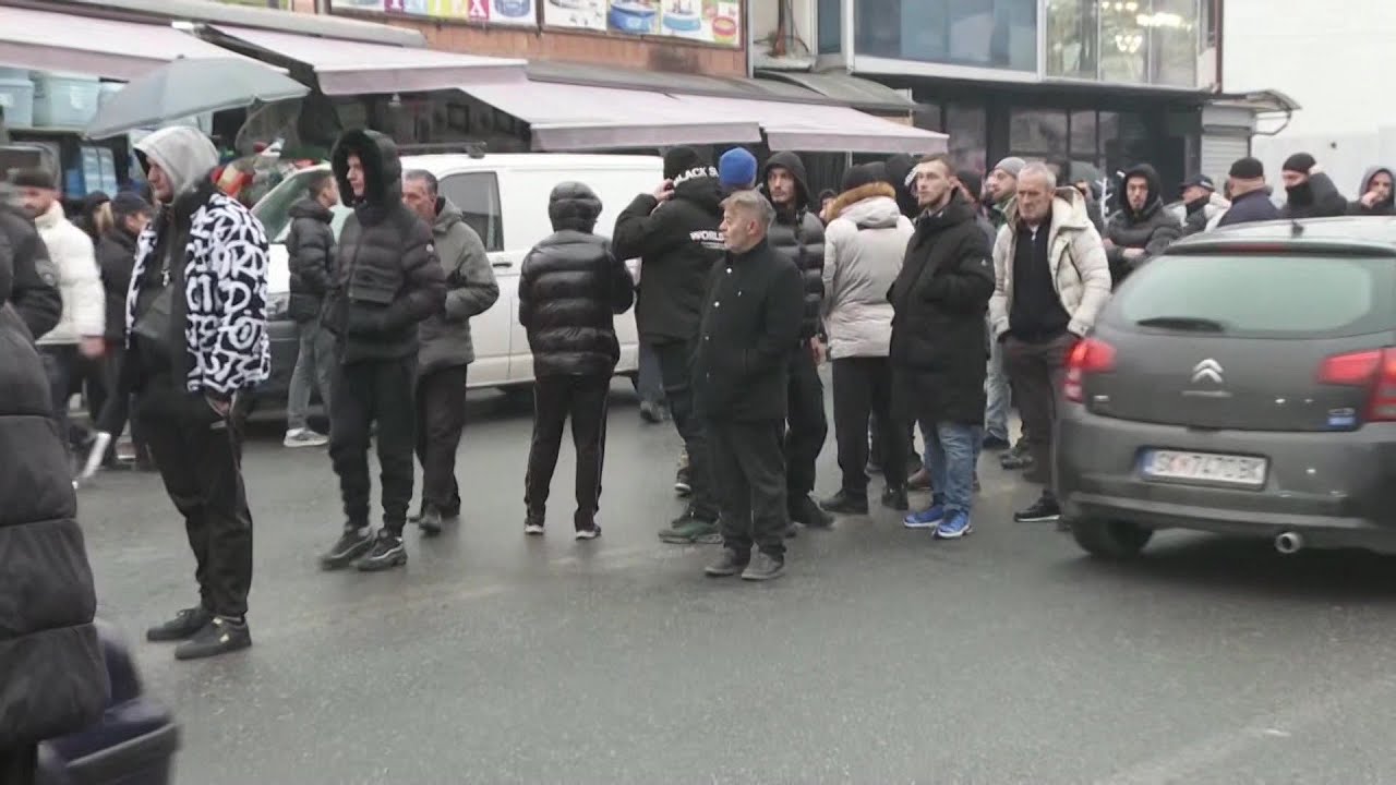 Нов протест на „Пластичарска“- жителите ја блокираа улицата среде сообраќајниот шпиц: Плаќаме струја