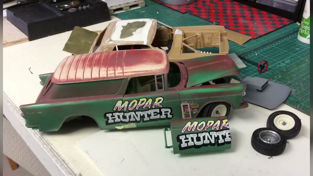 Forgotten Racecars Diorama in 1/16th scale by Gene Gilleno.