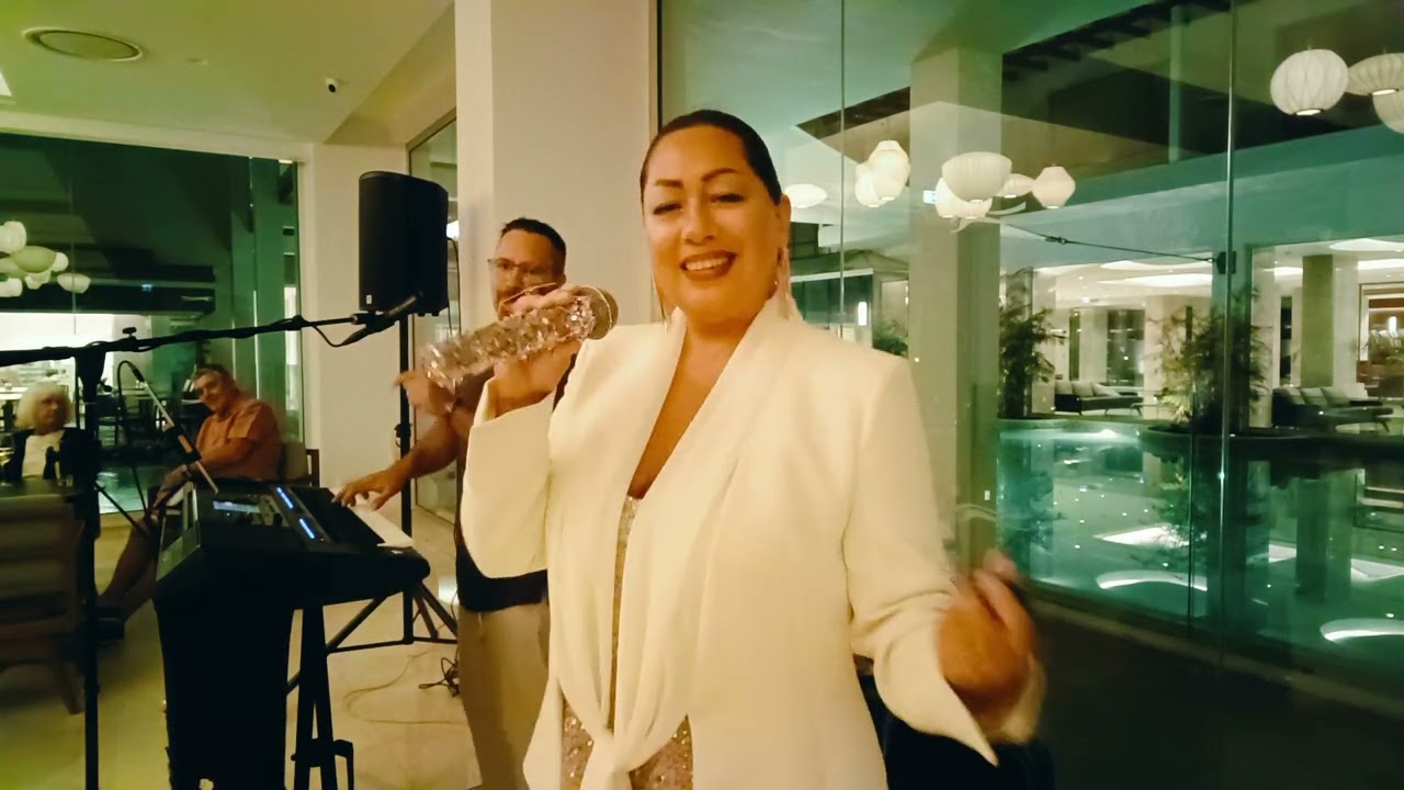 Nunca es suficiente -Cumbia desde Chipre para el mundo
