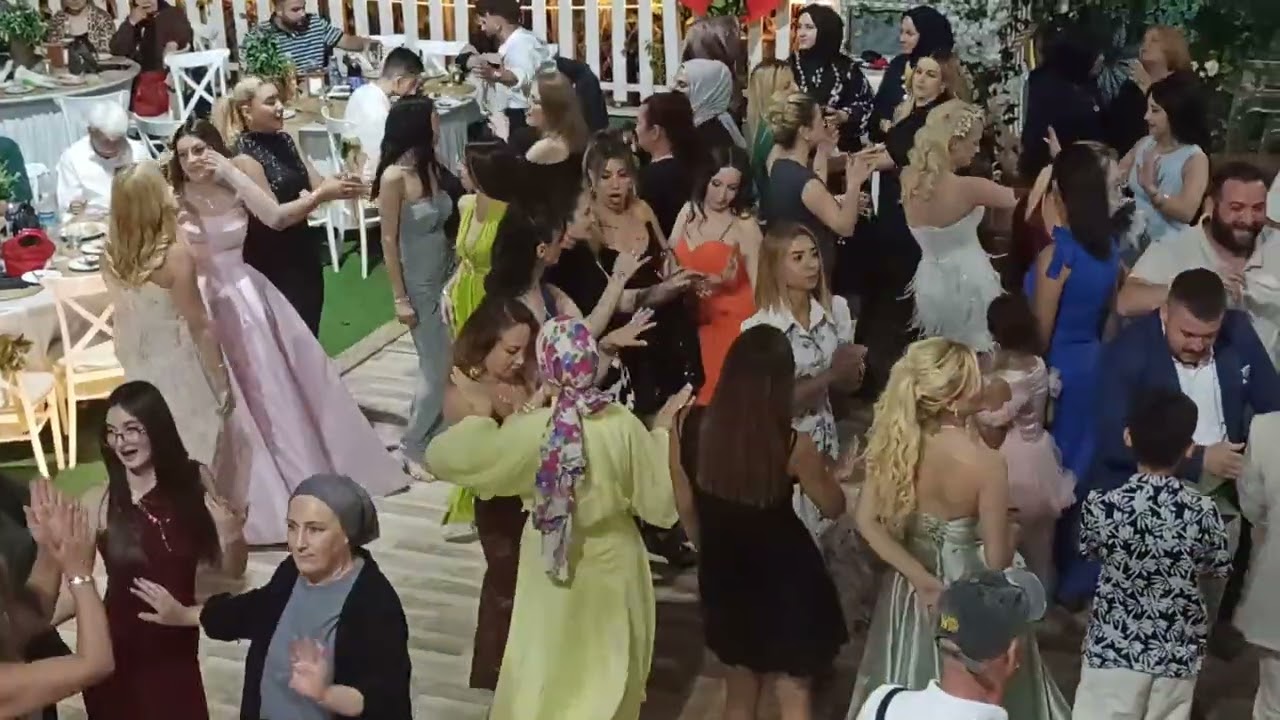 ŞULE VE EYÜP ÇELİK YEĞENİMİN DÜĞÜNÜNDEN