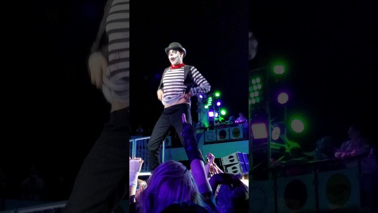 Jordan Knight dancing to Low on NKOTB Cruise 2016