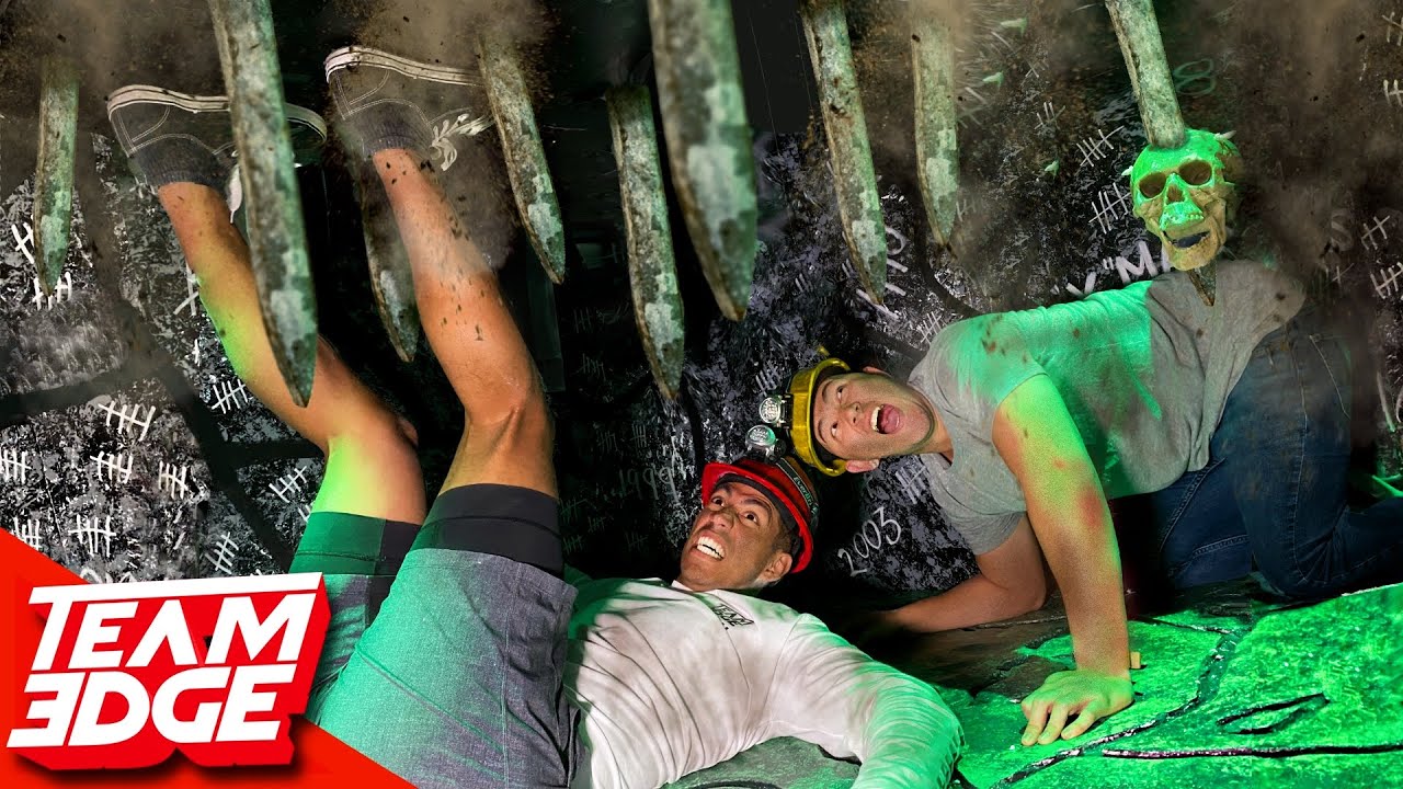 ESCAPE the Collapsing Room Challenge!!