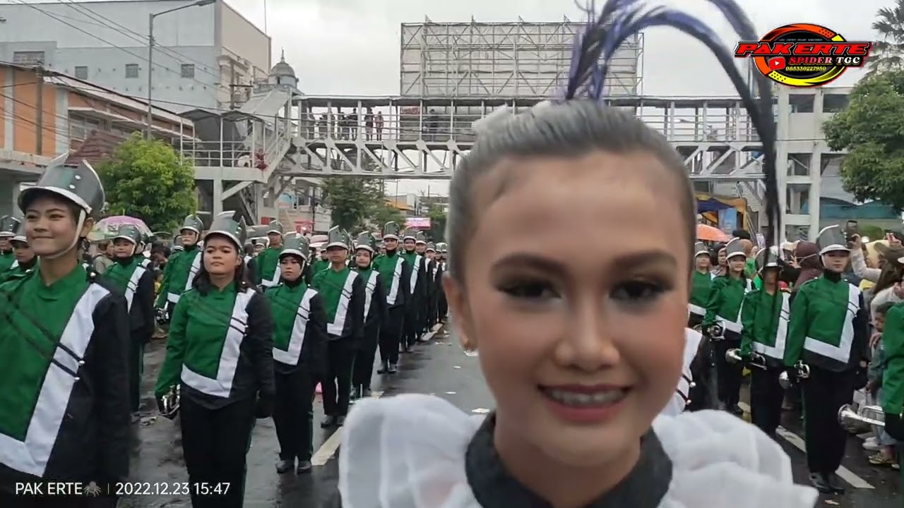 DRUMBAND SMP NEGERI 1 JEMBER VIRAL DAN JADI PUSAT PERHATIAN