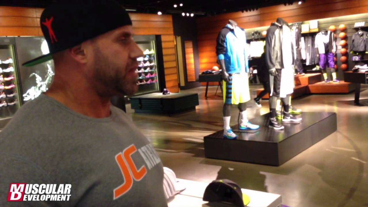 Jay Cutler shops at Niketown at Caesar's Shops