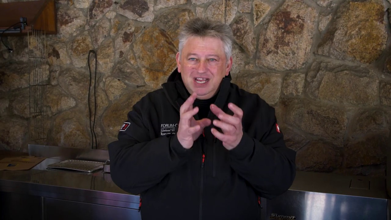 Grill doch einfach: Schweinenackensteak mit Schmorbohnen und Bier