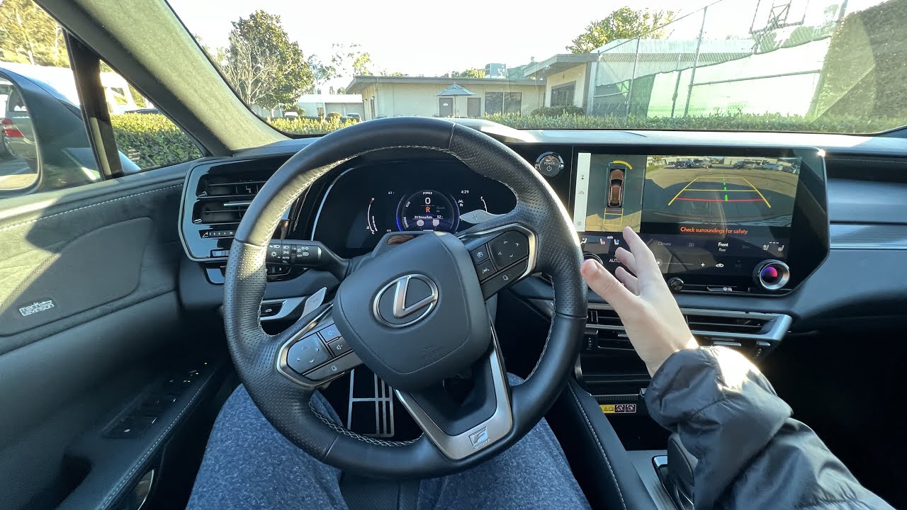 Lexus RX 2023 года оснащен ЛУЧШЕЙ системой автоматической парковки, которую я когда-либо видел!