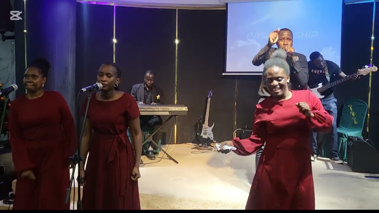 A POWERFUL PRAISE SESSION LED BY MINISTER GODFREY..