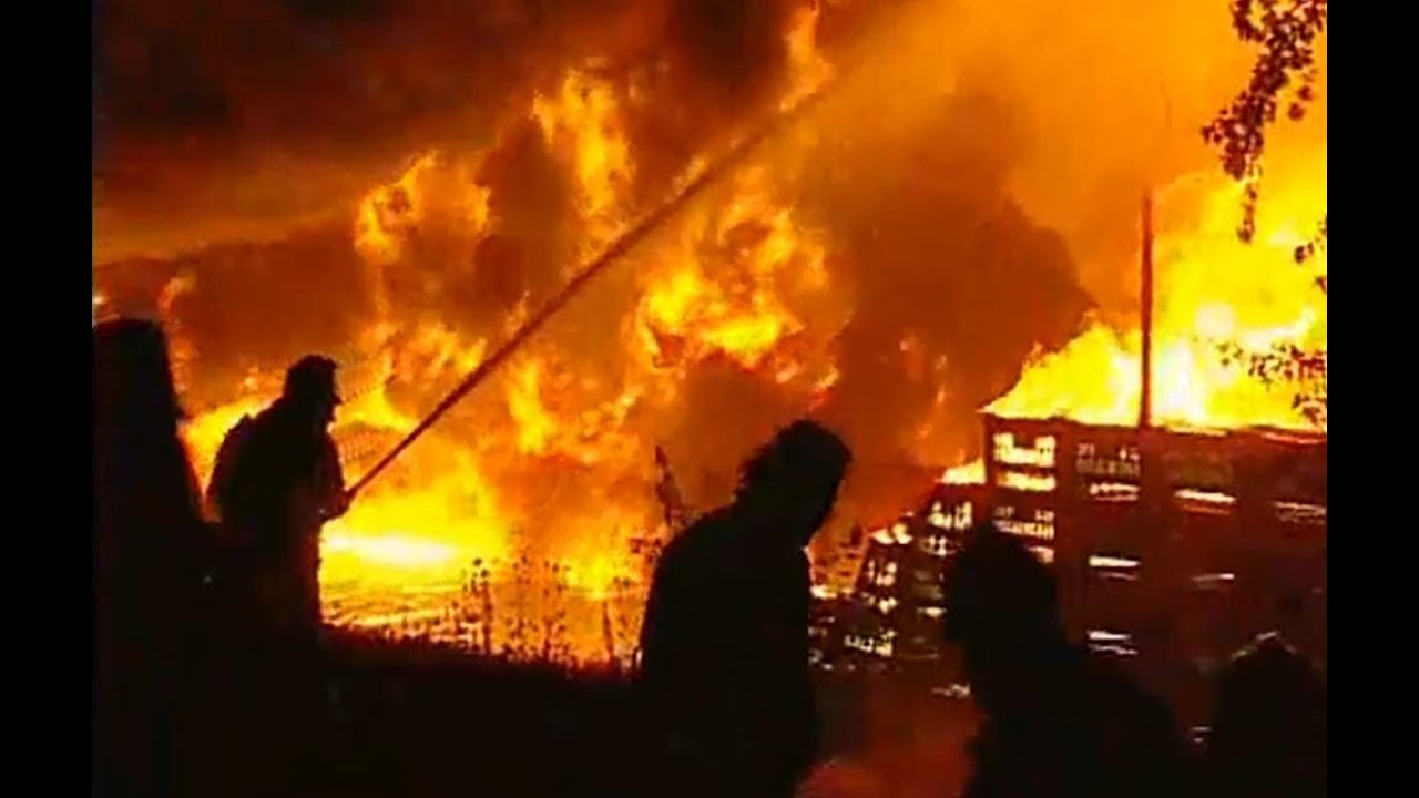 vigili del fuoco incendio magazzino + manovre scale (pompieri in azione parte 1)