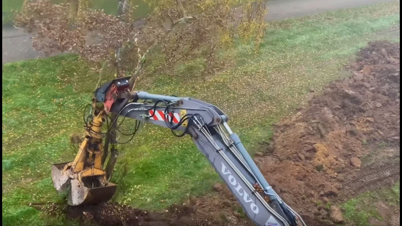 Volvo Radlader und Bagger mit Greifer