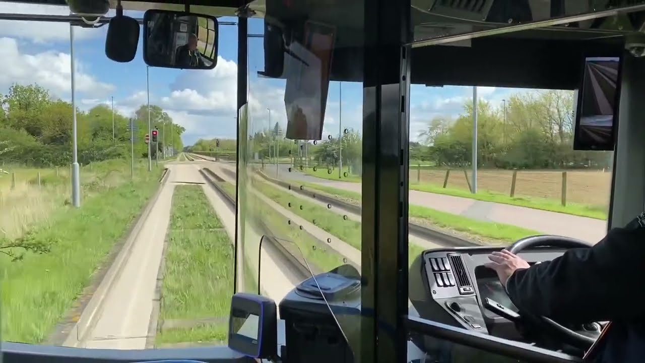 No hands! Fast Busway ride by Enviro400LXB