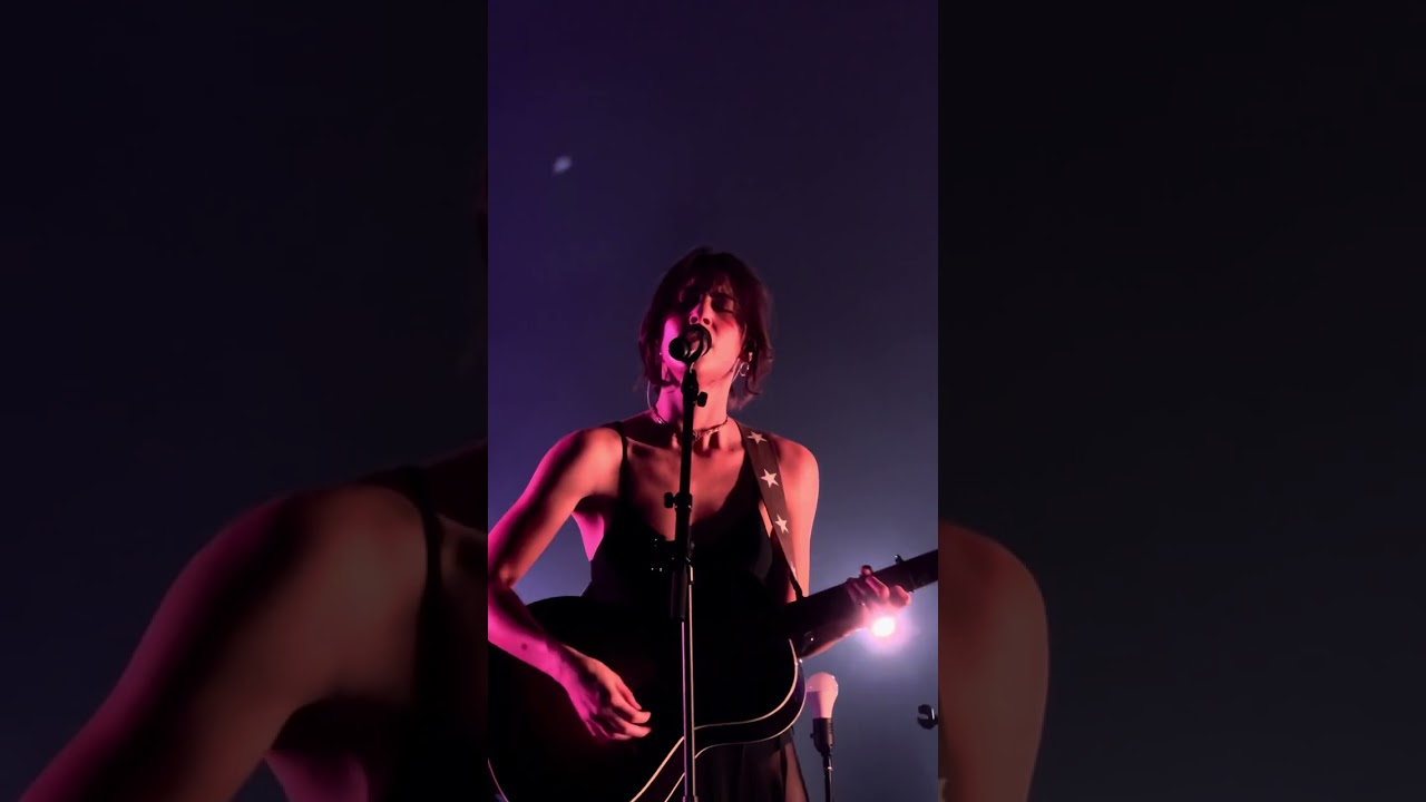 Gracie Abrams - I should hate you (Live in Brussels)
