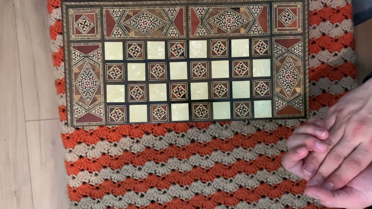 BACKGAMMON ASMR - GUMCHEWING SOUNDS TAPPING SOUNDS SOFT SPOKEN