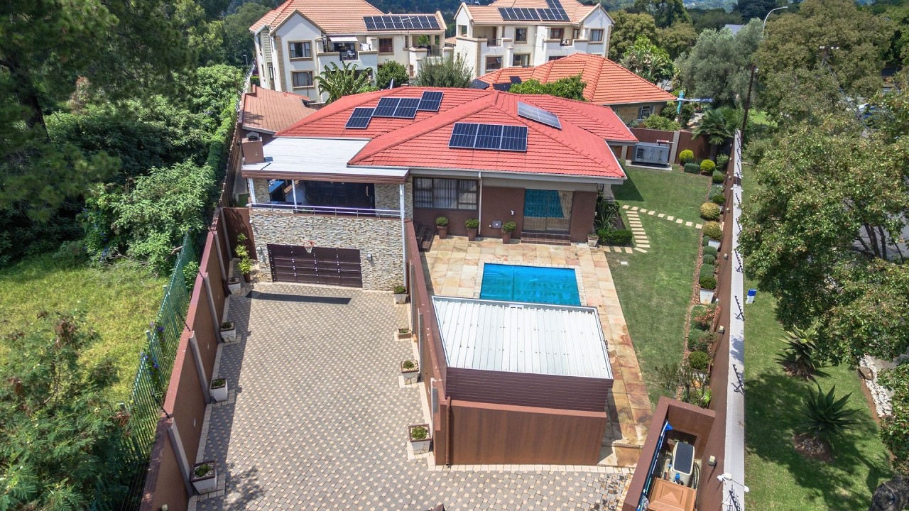 SPACIOUS FOUR BEDROOM HOME WITH SEPARATE COTTAGE