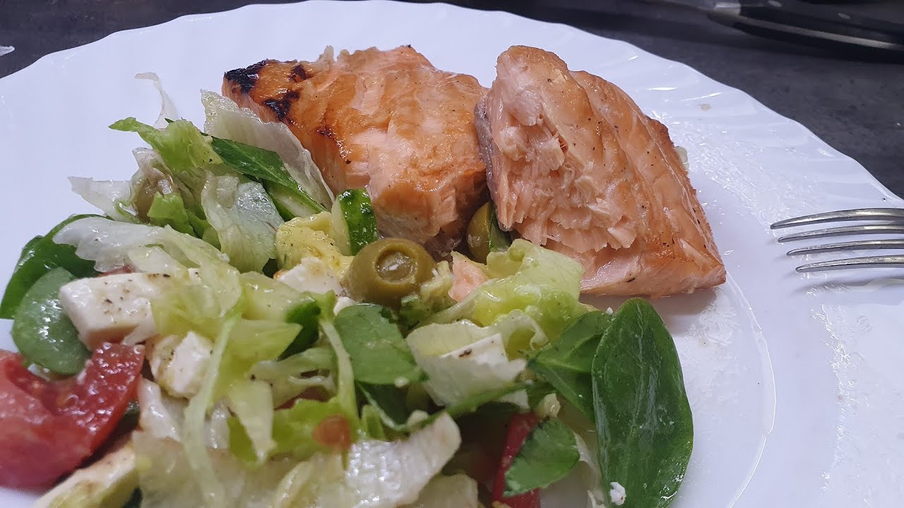 Lašiša kepta ant grotelių. Kamado BONO kepsninėje