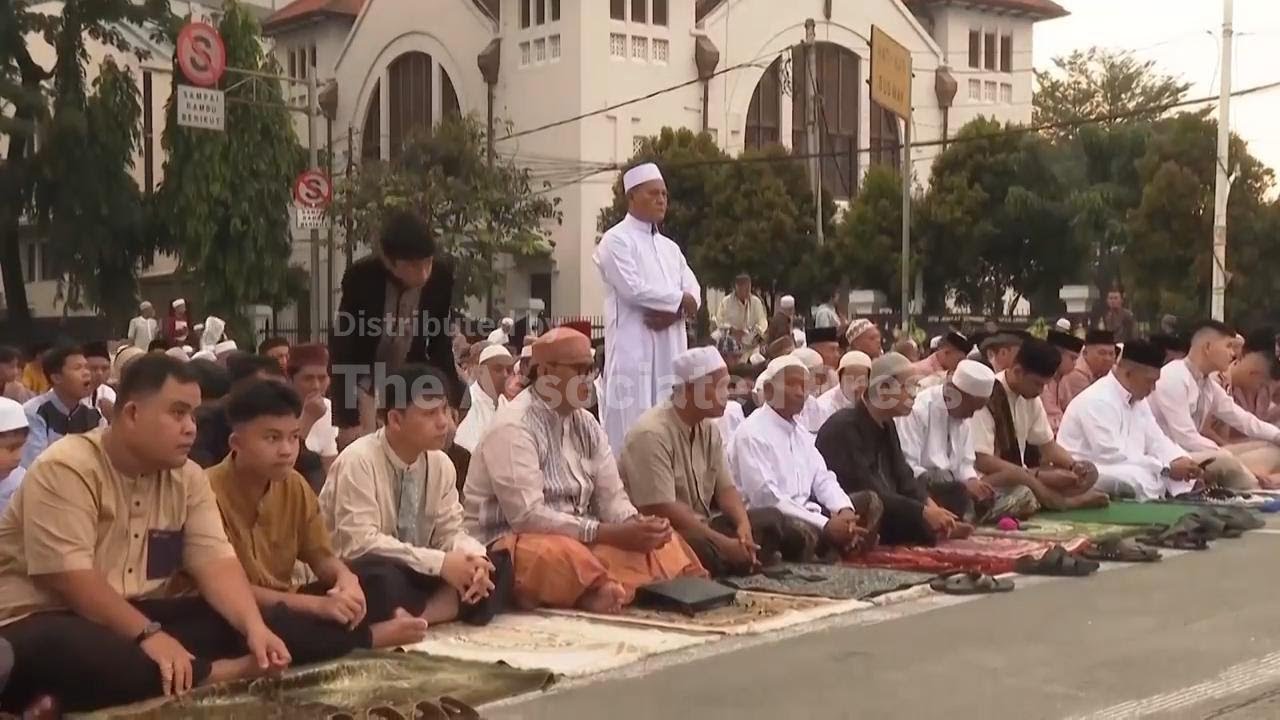 Worshippers hope for peace as they mark Eid al-Fitr with prayers across Asia