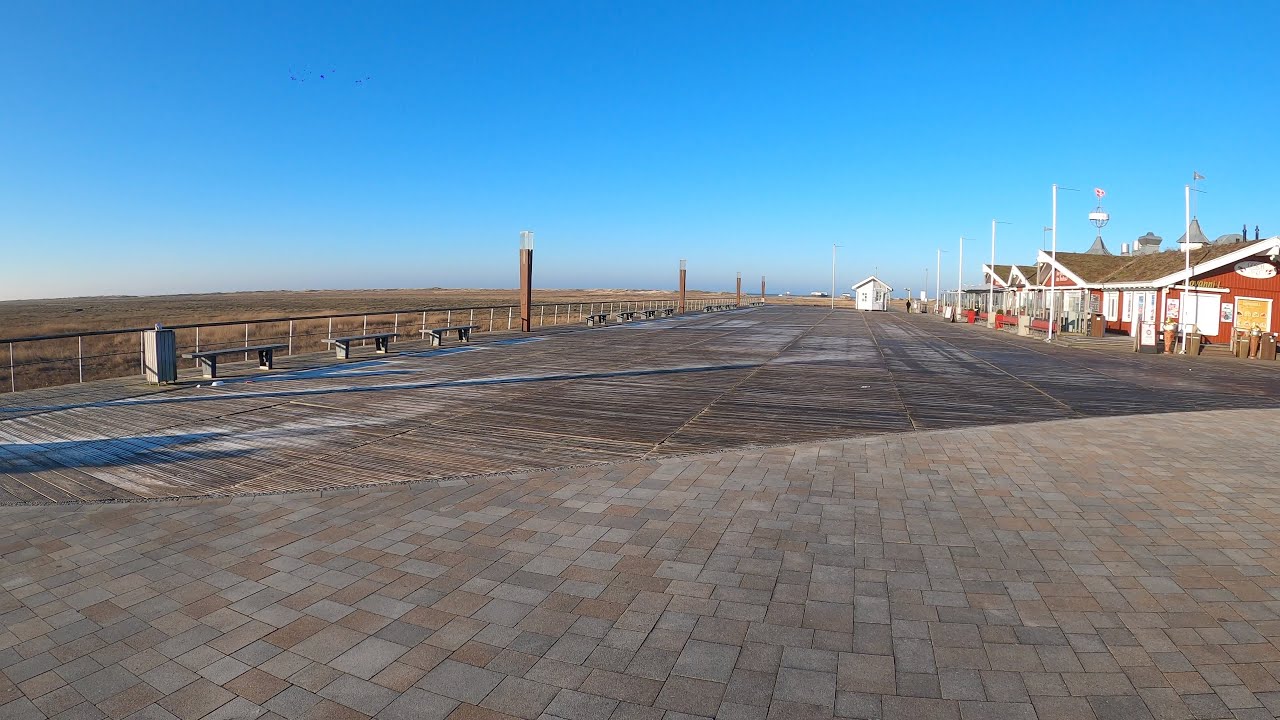 Kalter Wintermorgen am Seebrückenvorplatz in St. Peter-Ording (Feb. 2022)