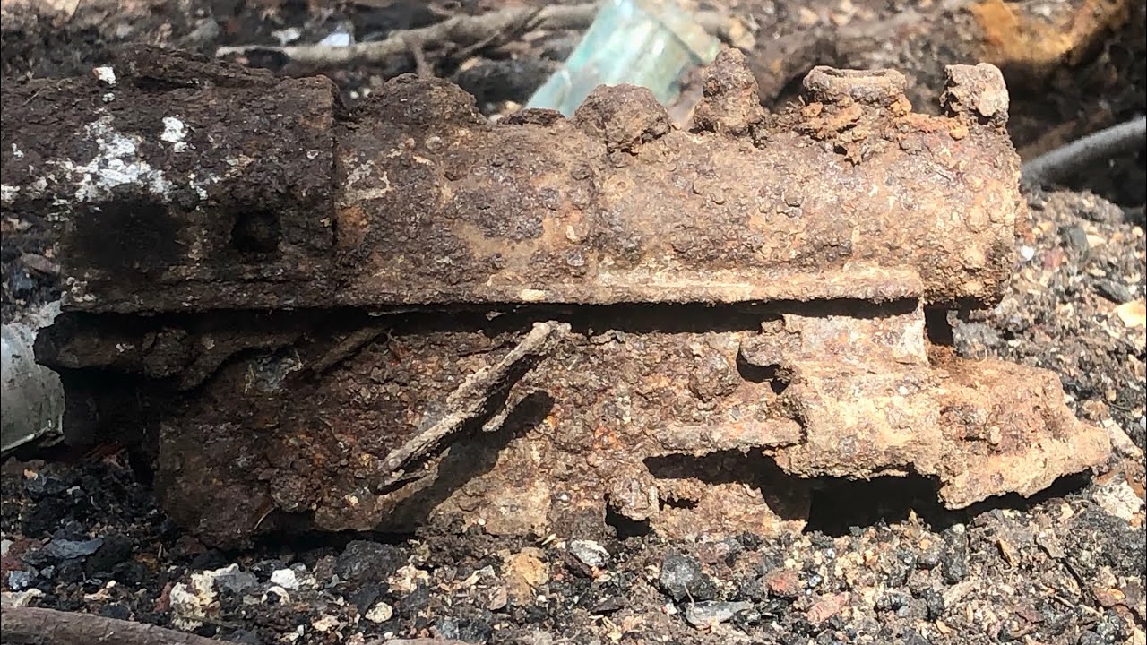 UNBELIEVABLE TREASURES FOUND IN OUTHOUSE and OLD DUMP
