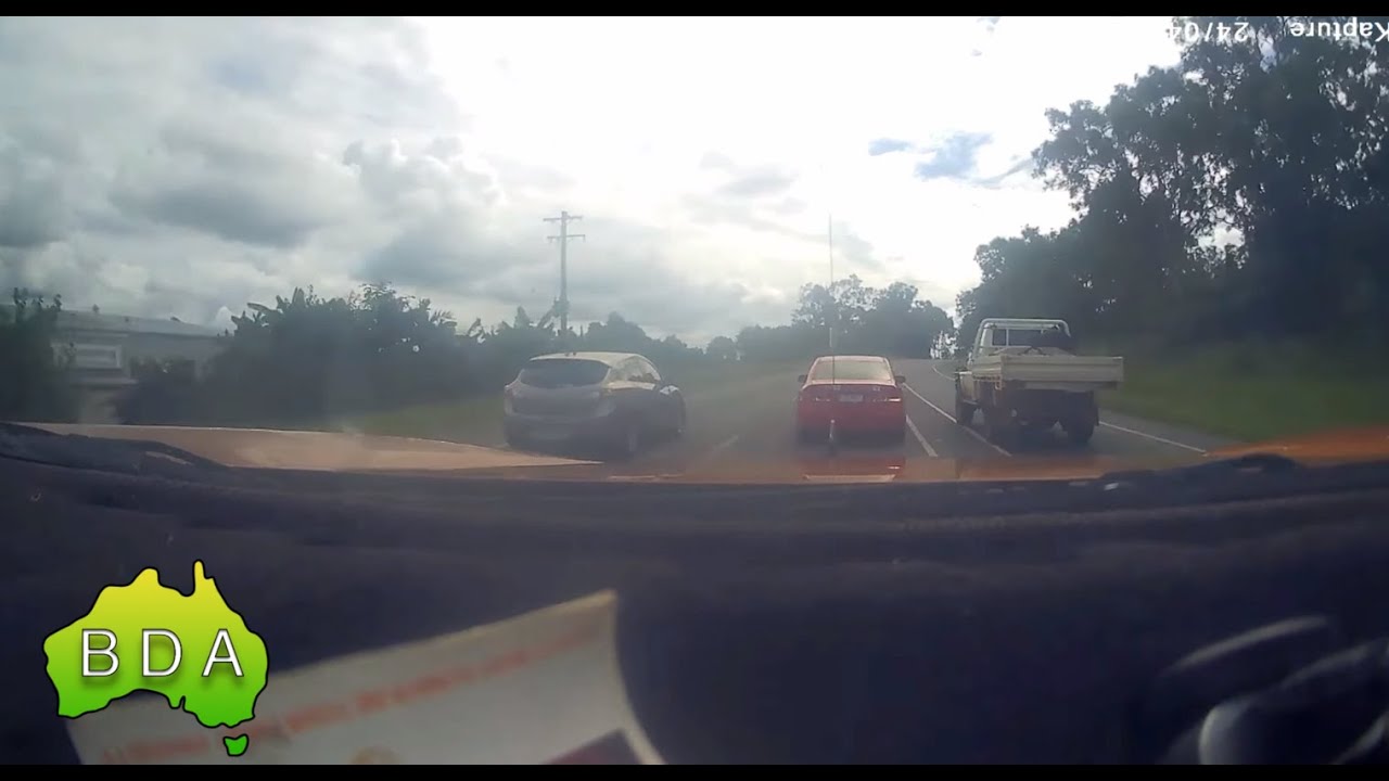 BAD Driving Australia - Overtaking across double lines on a bend - No Worries! Sarina