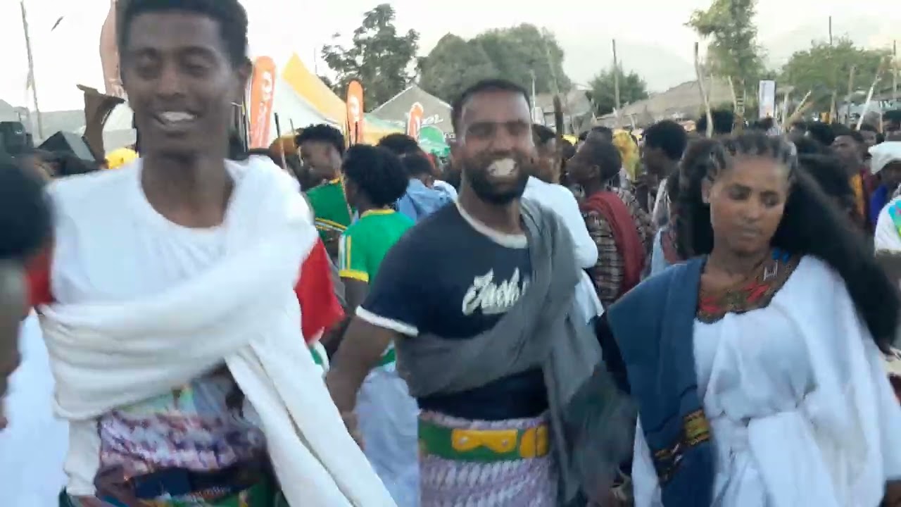 ኣሸናፊ ደመቀ(ashenafi demeke)ኣብ ማጨው  ጥምቀት2017 መድርኽ ኣነቅኒቅዎ።ሳብስክራብ ብምባል ኣድንቆት ግለፅሉ።