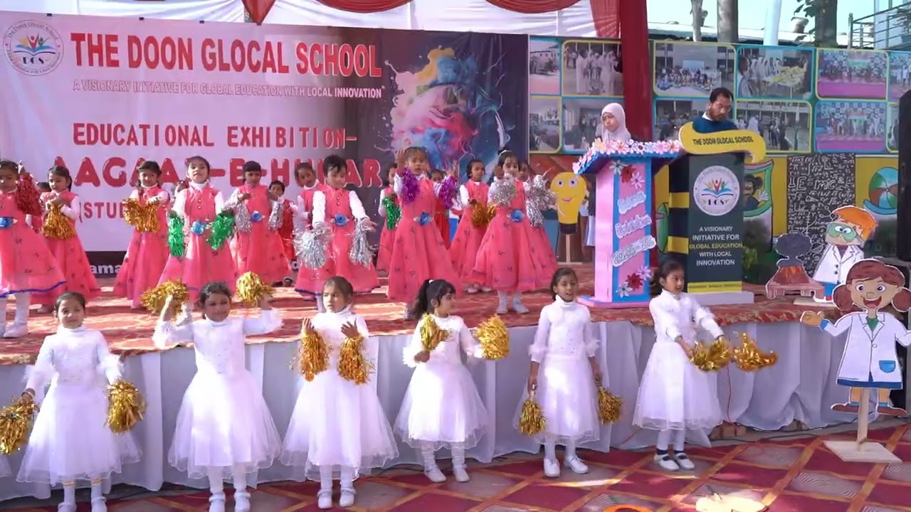 A joyful welcome by our smallest stars lighting up AAGAAZ-E-HUNAR Science Exhibition with performanc