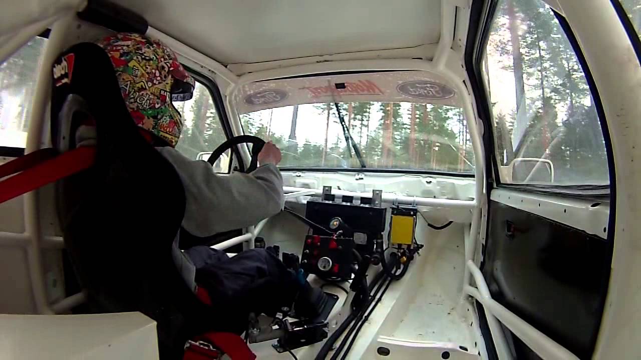 Testing Ford Escort mk3 crash